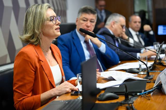 Aposentados sofrem descontos indevidos desde 2019, afirma defensora pública