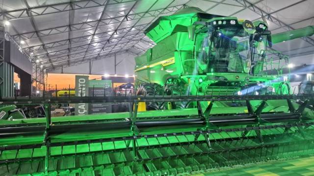 Máquinas e implementos agrícolas apresentam tecnologias para melhorar produção