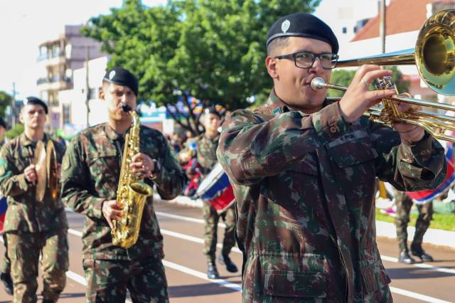 Desfile cívico homenageou os 70 anos de Três de Maio