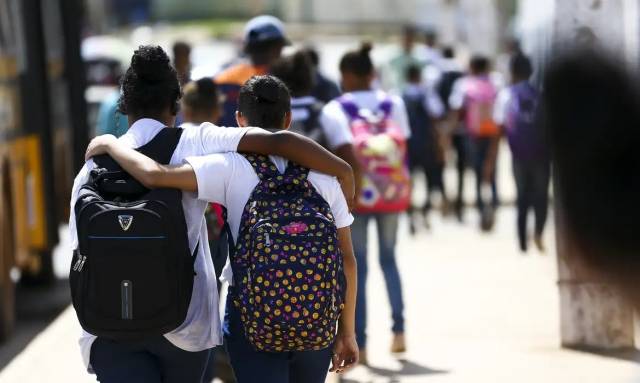 Adolescentes devem se vacinar contra HPV até dezembro
