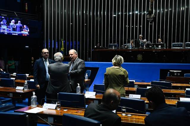 Senado aprova aumento de pena para quem oferece bebida alcoólica a menores