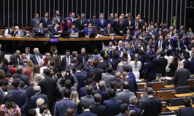 Câmara aprova regime de urgência para projeto da anistia