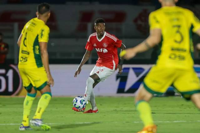 Inter leva 3 a 1 do Mirassol e segue em situação delicada no Brasileirão