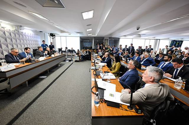 CPMI rejeita convocação de Frei Chico, irmão do presidente Lula