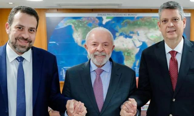 Lula convida Guilherme Boulos para assumir a Secretaria-Geral da Presidência