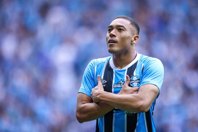 Grêmio vence Juventude na Arena com três de Carlos Vinícius