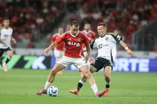 Mesmo com um jogador a mais, Inter fica no empate com o Atlético-MG