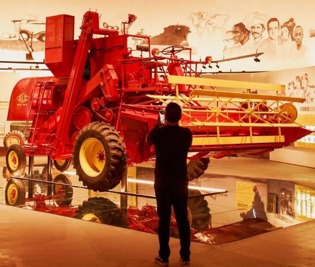 Primeira colheitadeira automotriz fabricada no Brasil completa 60 anos