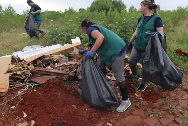 Secretaria da Saúde realiza mutirão contra o mosquito da dengue no bairro Santa Maria