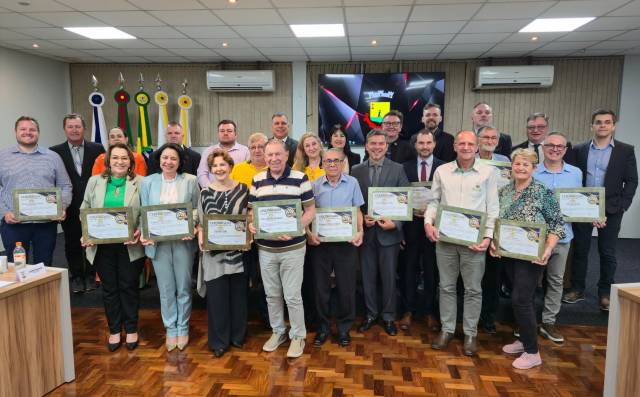 Câmara de Vereadores entrega selo Amigo e Amiga de Três de Maio