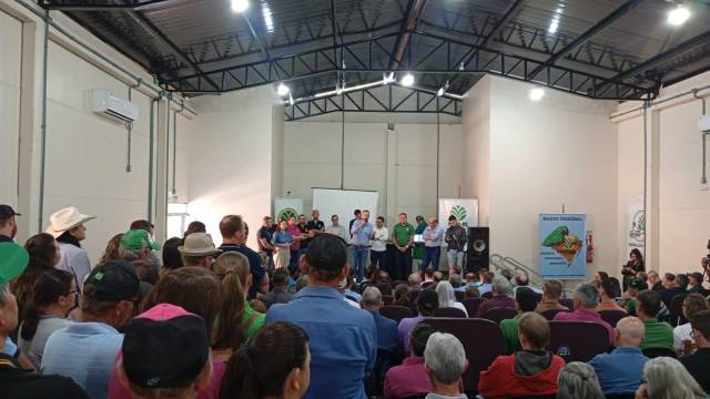 Ato público em defesa da produção de leite mobiliza produtores em Santo Cristo