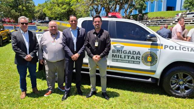 BM e Bombeiros de Três de Maio recebem novas viaturas