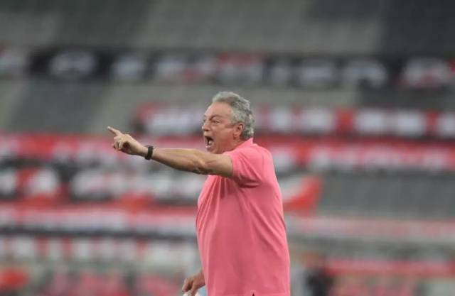 Inter demite técnico Ramón Díaz e anuncia Abel Braga