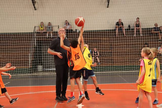 Festival de basquete incentiva a prática do esporte em Três de Maio
