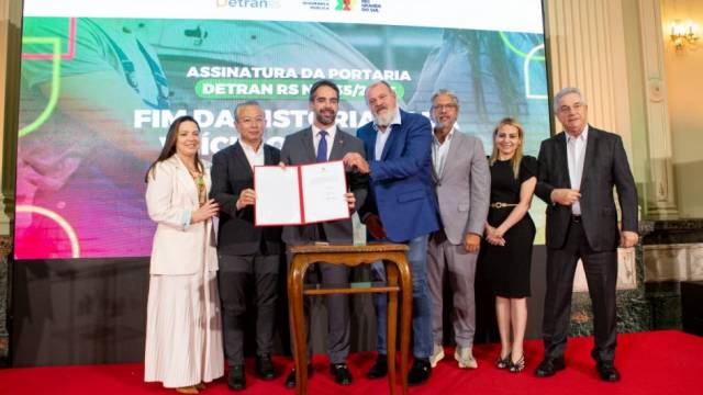 Leite anuncia fim de vistoria para veículos zero-quilômetro e registro mais simples no RS