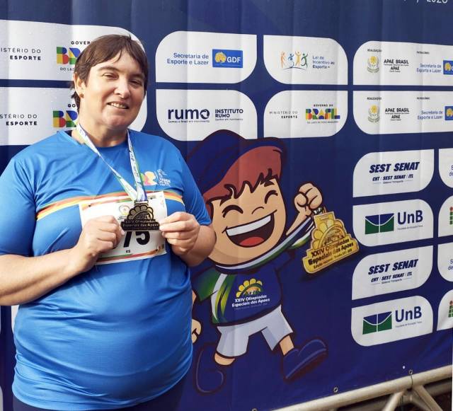 Aluna da Apae de Três de Maio conquista medalha de ouro nas Olimpíadas Especiais
