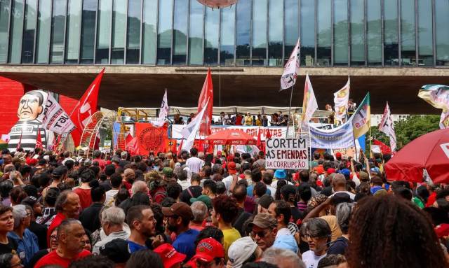 Manifestantes vão às ruas contra PL da Dosimetria