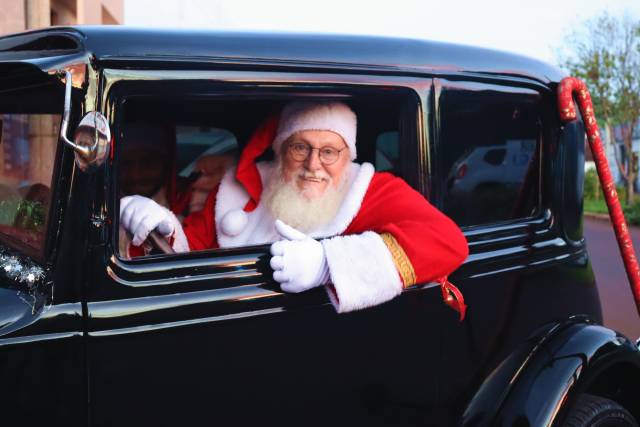 Carreata e chegada do Papai Noel marcam Natal Encantado de Três de Maio