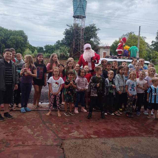 Amigos do Noel de Manchinha mantém viva a tradição de dar presentes no Natal