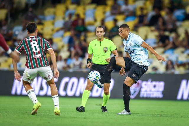 Grêmio estreia no Brasileiro com derrota para o Fluminense no Maracanã