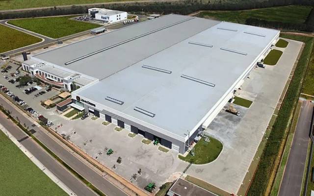 John Deere inaugura fábrica para produção de novo pulverizador em Canoas