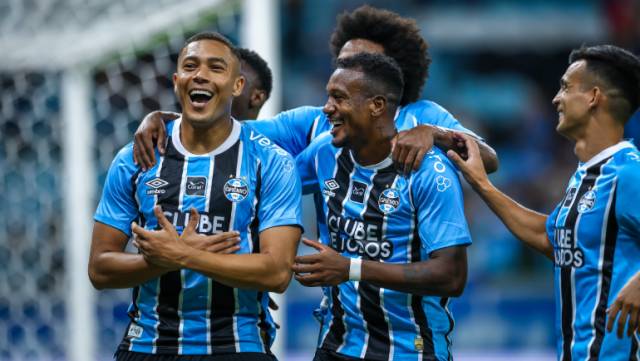 Grêmio vence Novo Hamburgo e se classifica às semifinais do Gauchão