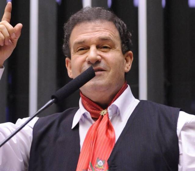 Pompeo apresenta projeto que reconhece Três de Maio como Berço da Canção Estudantil