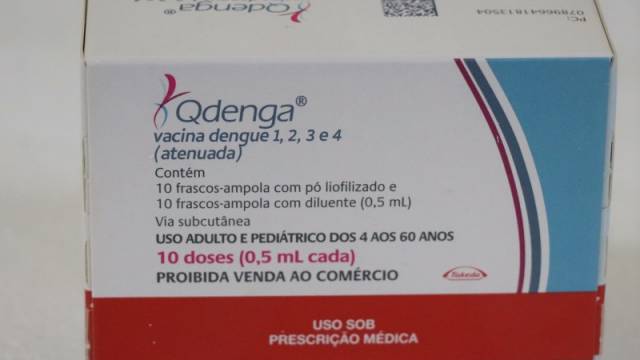 Vacinação contra a dengue de crianças e adolescentes entre dez e 14 anos