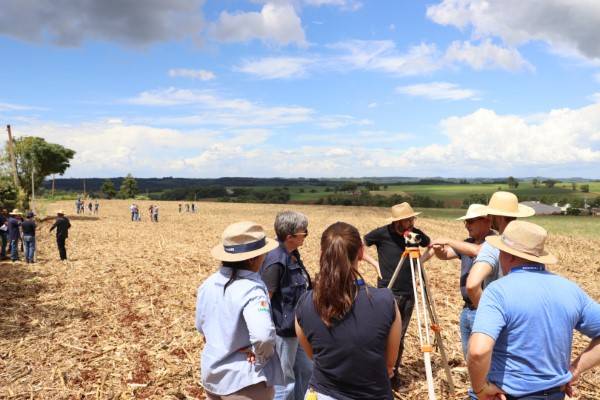 Capacitação em manejo de solos busca qualificar agricultores da região