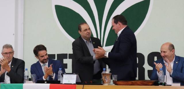Eugênio Zanetti assume presidência da Fetag-RS
