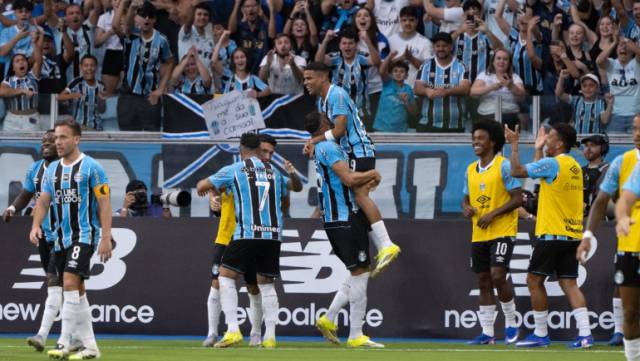 Grêmio vence o clássico Gre-Nal por 3x0 na Arena