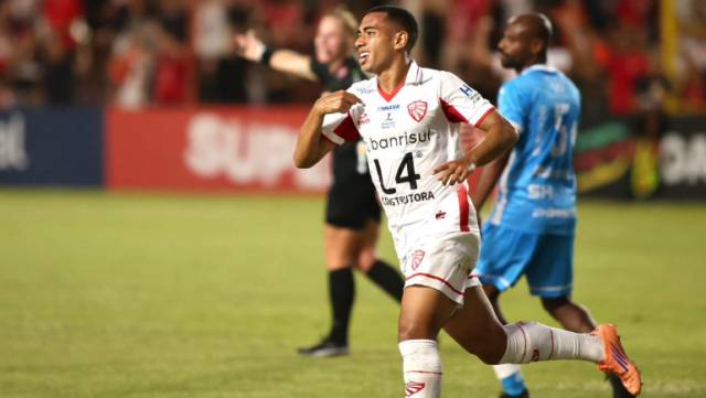 São Luiz vence Novo Hamburgo e larga na frente na decisão da Taça Farroupilha