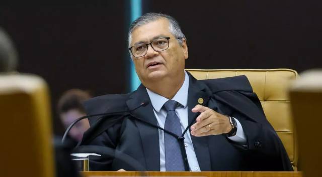 Flávio Dino suspende quebra do sigilo bancário de Lulinha