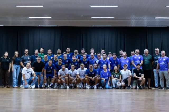 Jogadores e comissão técnica do União se apresentam para a temporada 2026