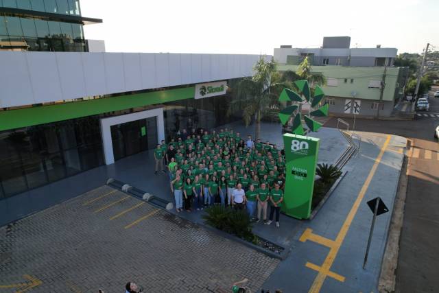 Sicredi Confiança inaugura totem de contagem regressiva  para os 80 anos