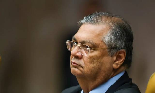 Flávio Dino suspende quebra de sigilo bancário de Lulinha