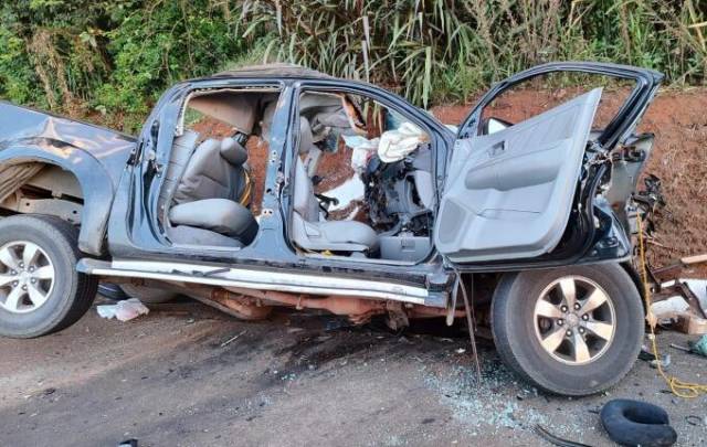 Acidente entre caminhão e caminhonete deixa 3 mortos em Chapecó