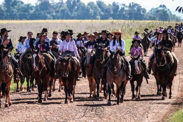 2ª Cavalgada Feminina do Tropeiros celebra força e união das mulheres