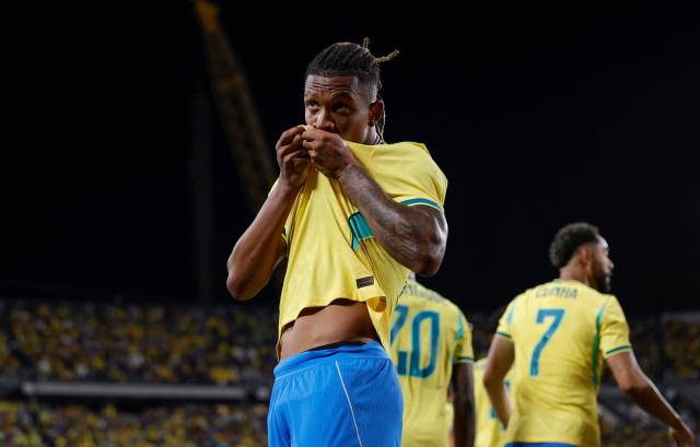 Brasil vence Croácia em último jogo antes da convocação para a Copa