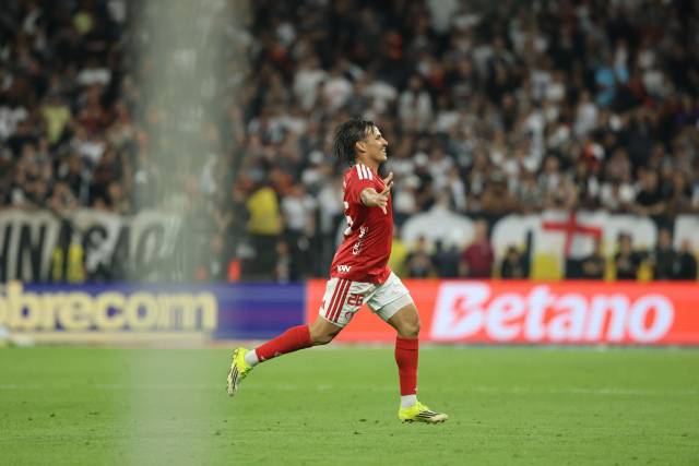 Com gol de Bernabei, Inter vence o Corinthians por 1 a 0