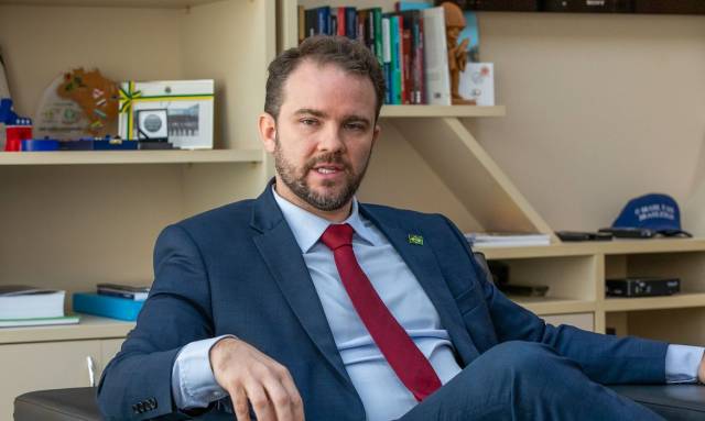 Governo avalia permitir uso do FGTS para quitar dívidas