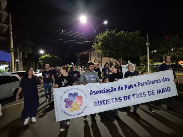 Associação de Pais dos Autistas realiza caminhada do Abril Azul em Três de Maio