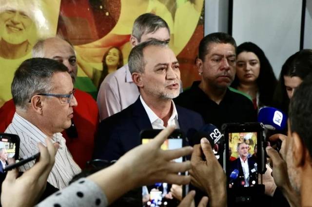 PT determina apoio a Juliana Brizola e Edegar Pretto desiste da pré-candidatura ao Piratini
