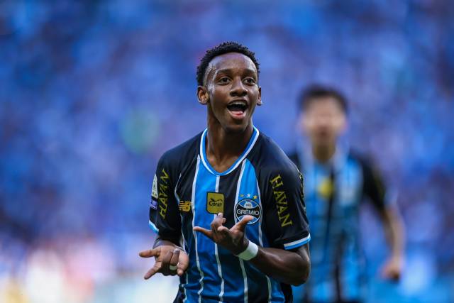 Com gol de Mec, Grêmio vence o Coritiba e sobe na tabela do Brasileirão