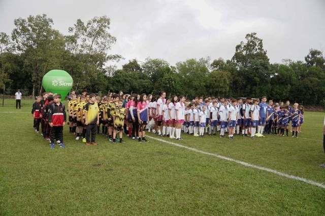 Abertura da Taça Sicredi reúne esporte, integração e cooperação em Alegria