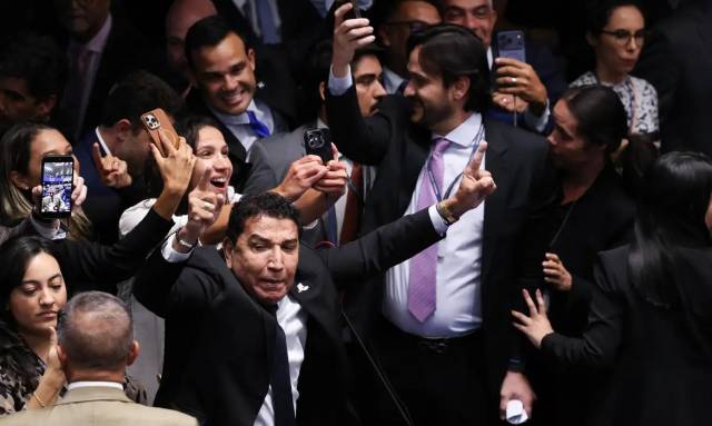 Senado rejeita indicação de Messias para o STF