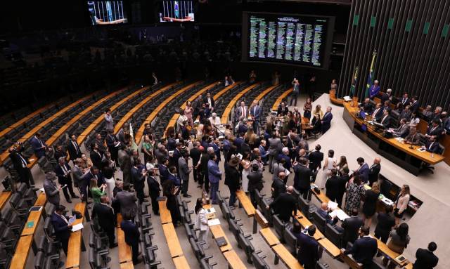 Congresso derruba veto de Lula e mantém PL da Dosimetria