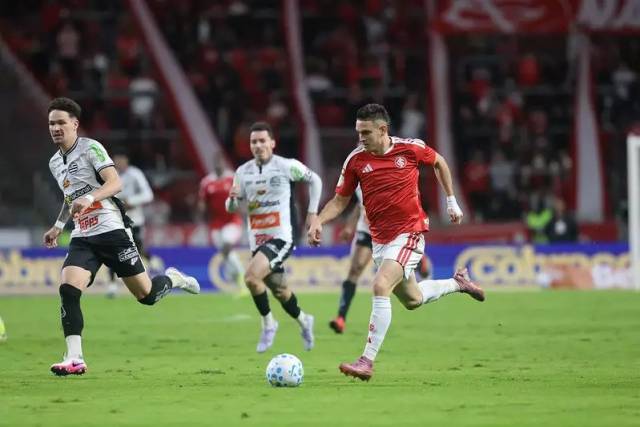 Inter vence o Athletic-MG por 3 a 2 e está nas oitavas da Copa do Brasil