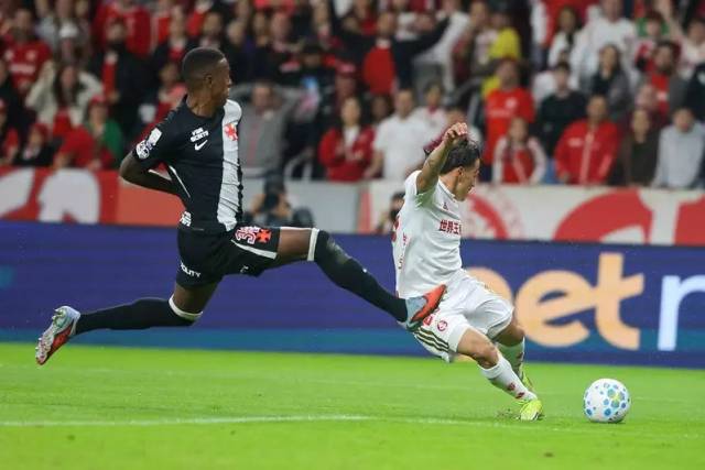 Inter aplica goleada de 4 a 1 no Vasco da Gama pelo Brasileirão