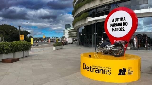 Detran-RS lança campanha com intervenções urbanas para alertar sobre riscos para motociclistas